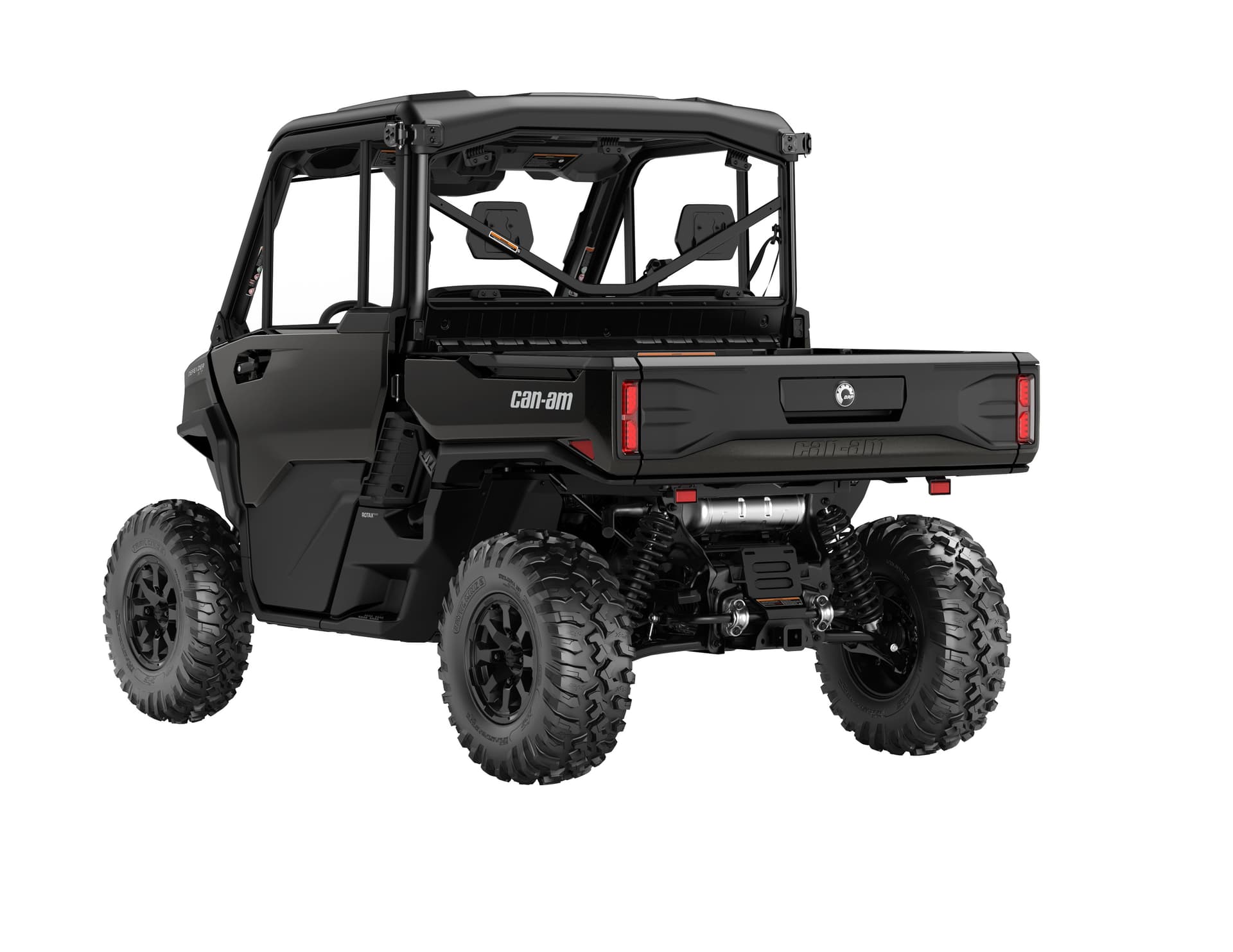 Can-Am Defender XT CAB HD11 — Stealth Black, вид сзади